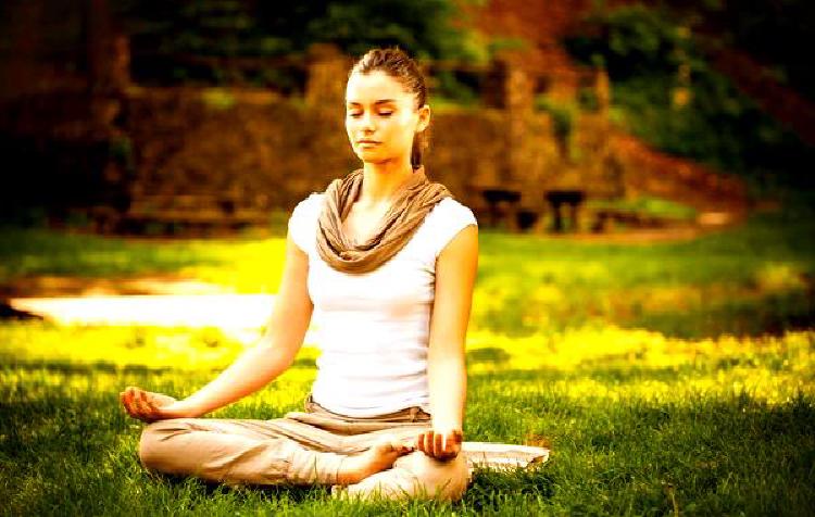 Осознанное движение: Йога и медитация для динамичного распорядка дня